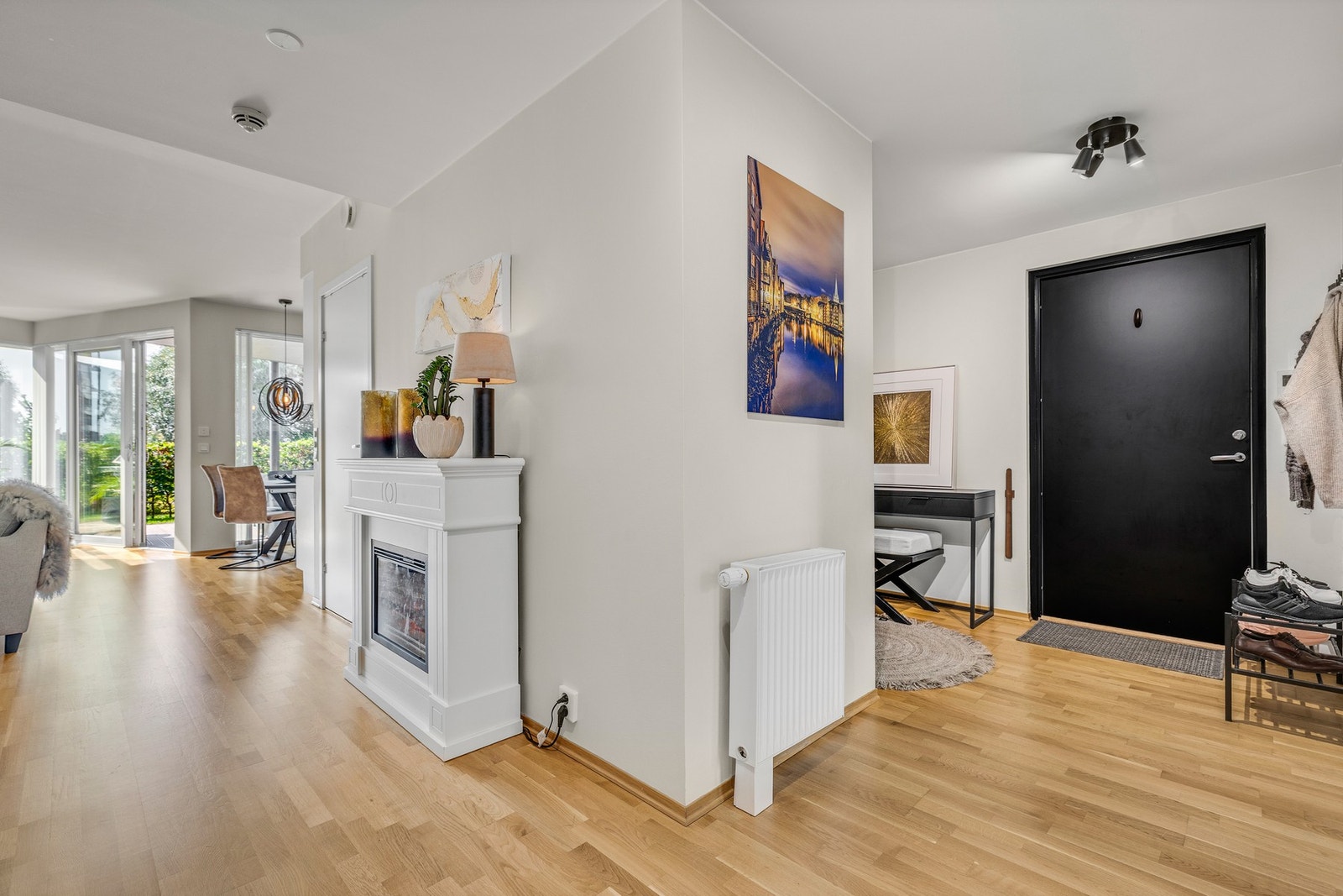 Leiligheten har blitt godt tatt vare på av selger, noe som også bekreftes i takstmannens rapport hvor det er gitt tilstandsgrad 0 og 1 (TG0/1) på absolutt alle punkter. Galleribilde
