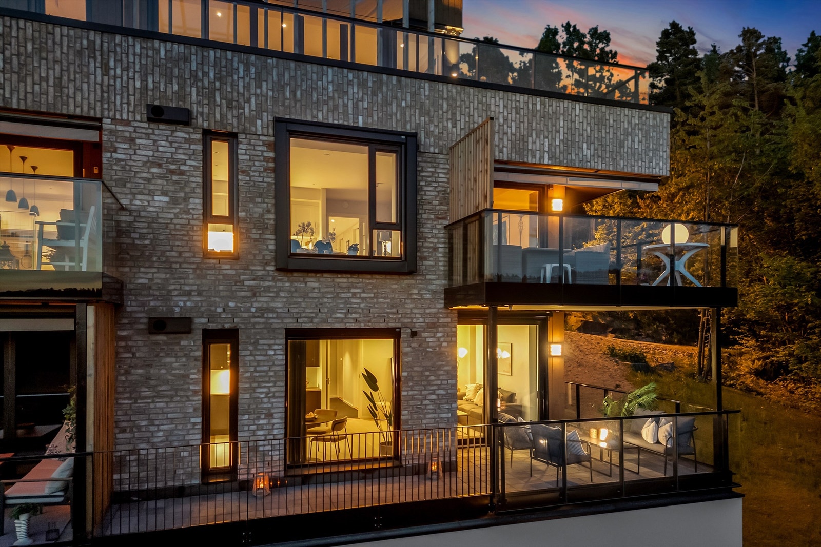 Her er det god plass til flere sittegrupper. Galleribilde