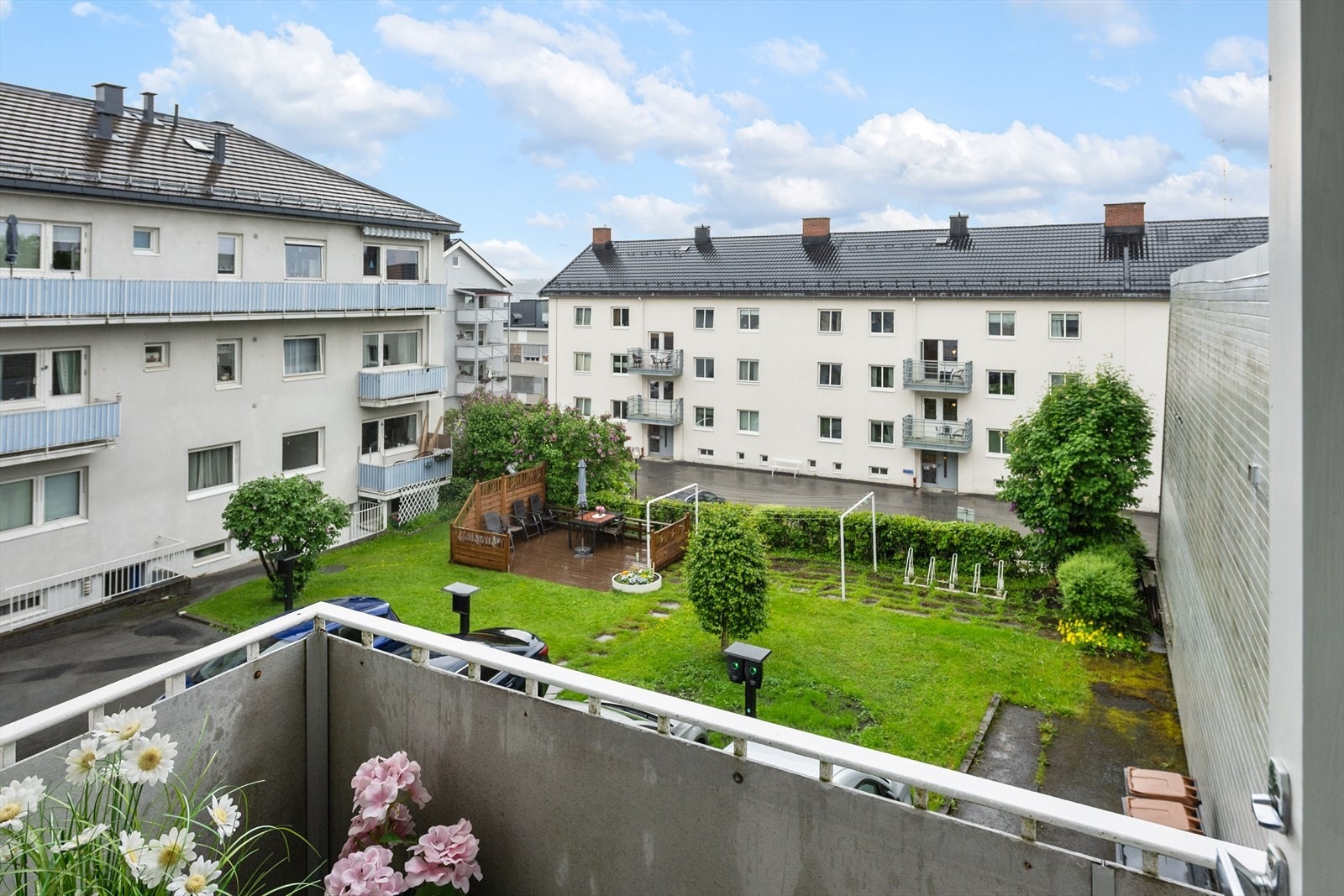 Balkong ut til bakgården. Galleribilde