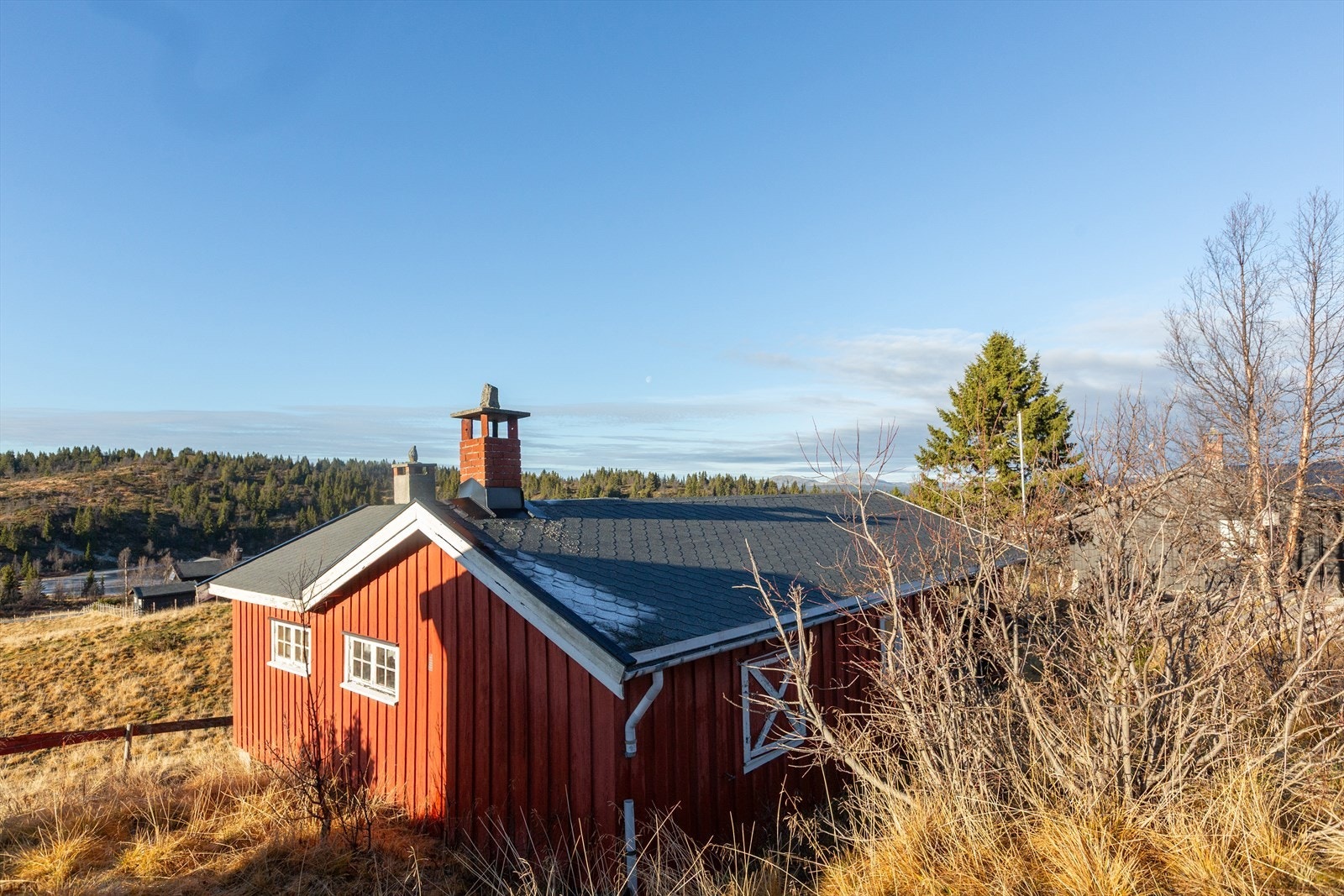 Selger trekker spesielt frem nærheten til naturen, de hyggelige setrene i området, kyrne som beiter om sommeren og den rolige atmosfæren som gjør Pilset til et helt spesielt sted. Galleribilde
