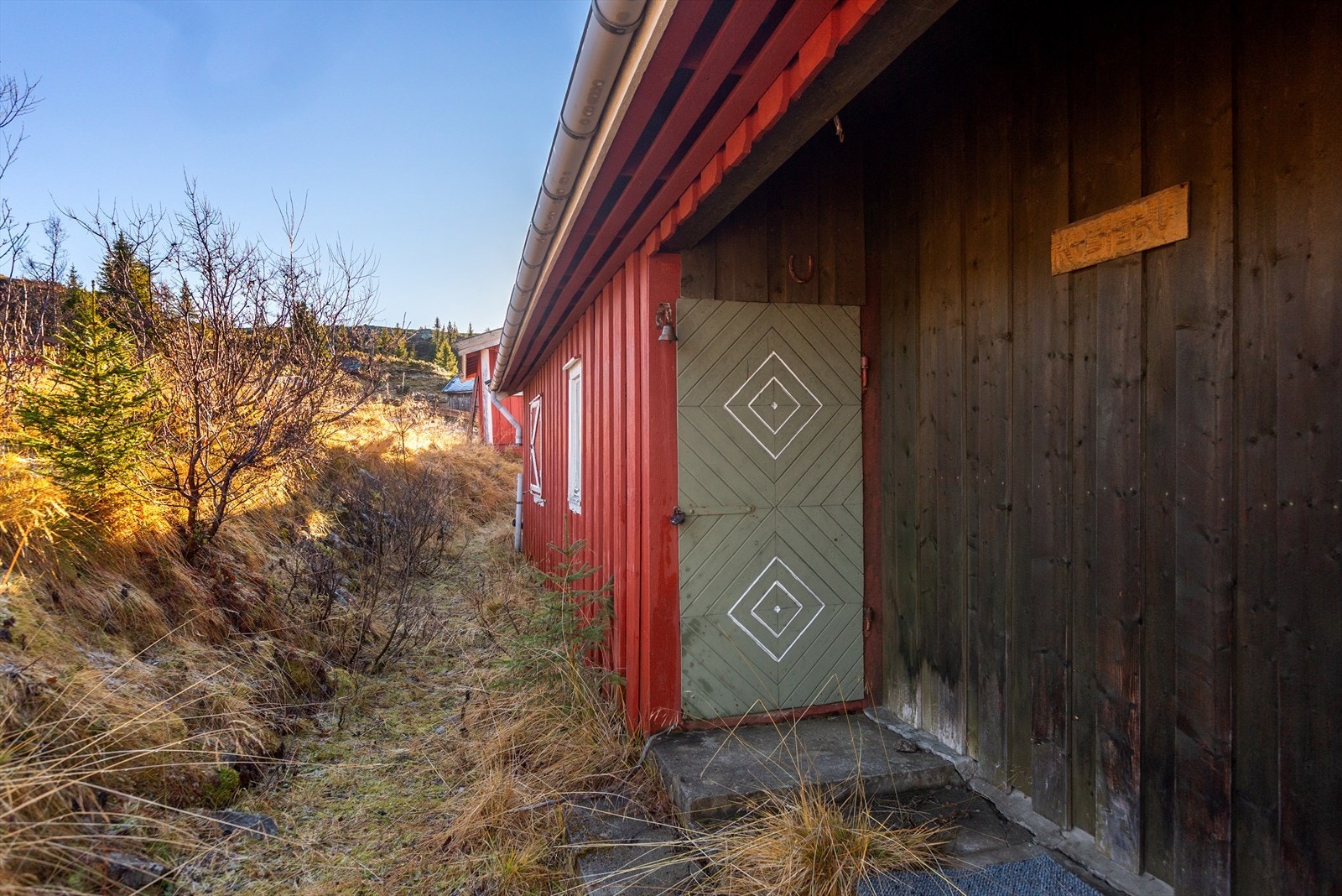 Ved ankomst blir du møtt av et overbygd inngangsparti som leder deg inn i gangen. Galleribilde