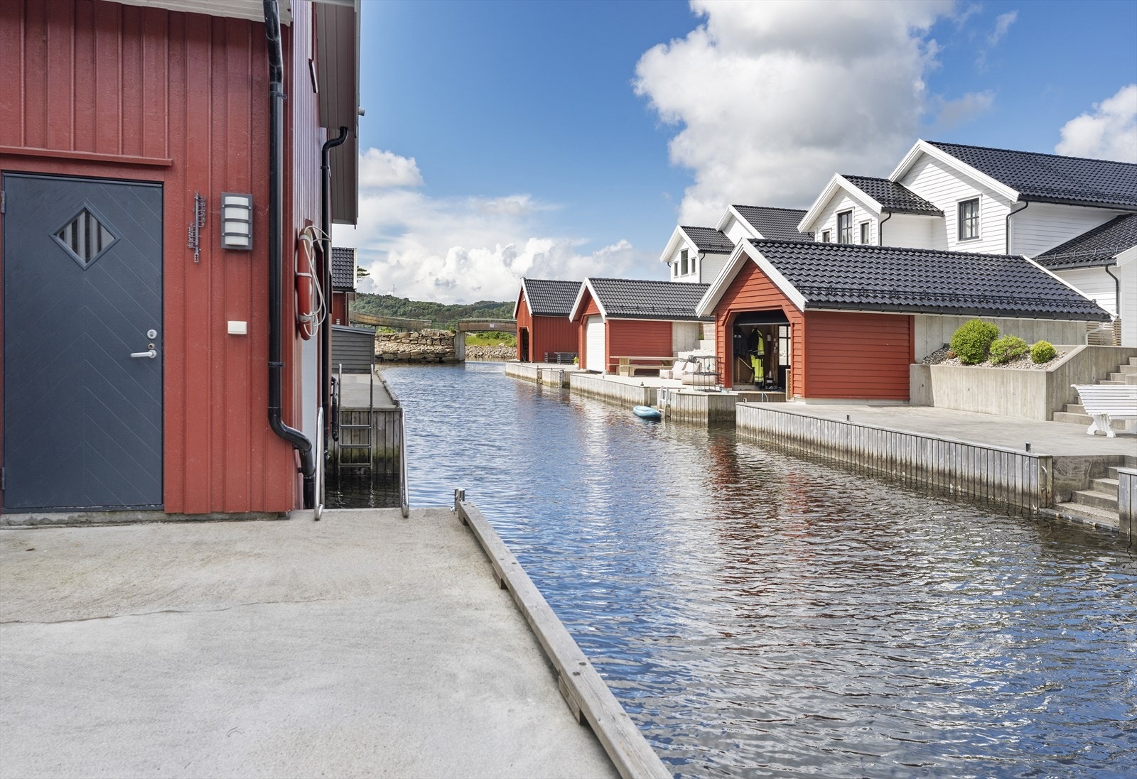 Her kan man kjøre egen båt fra egen eiendom rett ut i kanalen Galleribilde