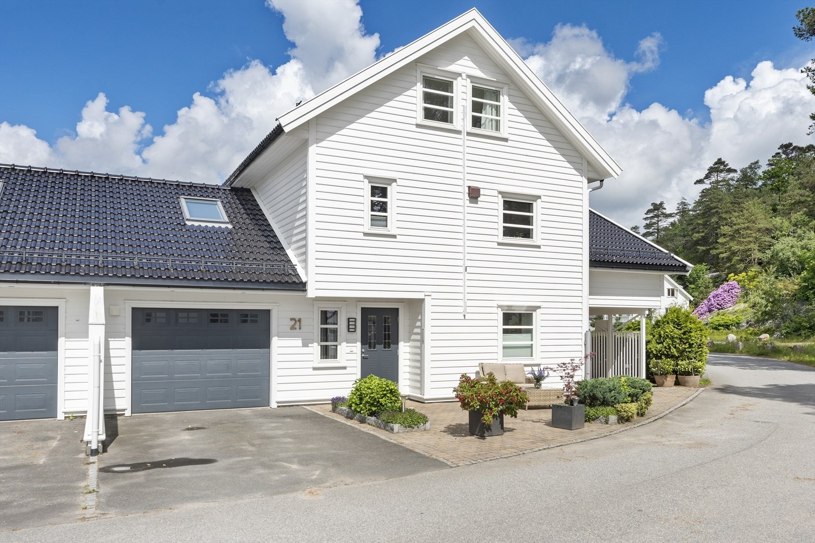 Gode parkeringsmuligheter på egen tomt Galleribilde