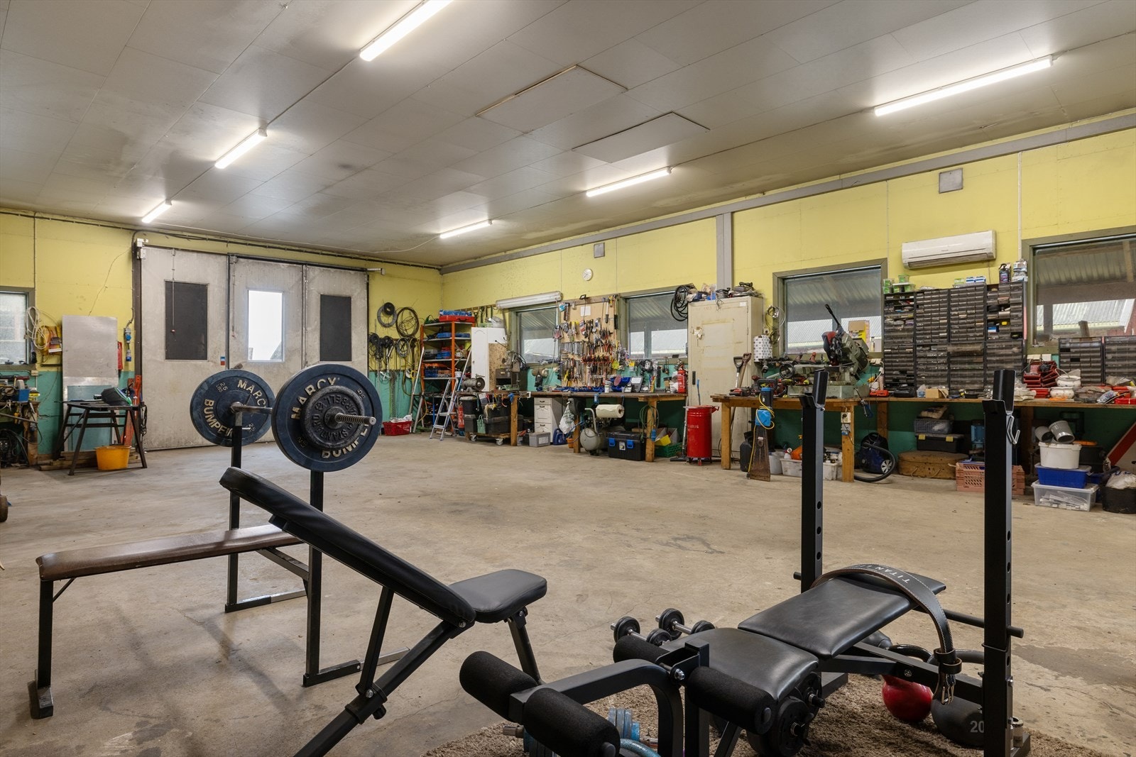 Verkstedet har også rom for hobbyaktiviteter og trening. Galleribilde