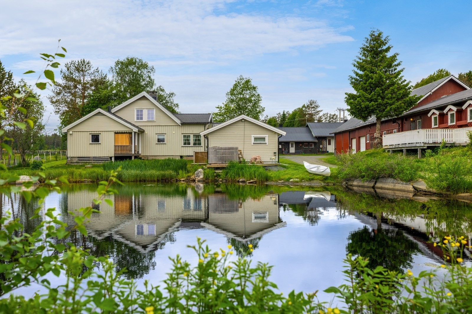 Gårdstunet er velholdt og oversiktlig. Galleribilde