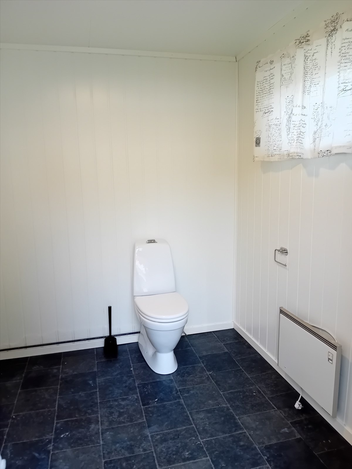 Vaffelbu m/toaletter. Privat foto Galleribilde