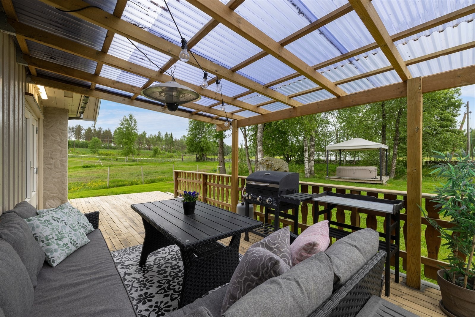Her er det god plass til både grilling og avslapning. Galleribilde