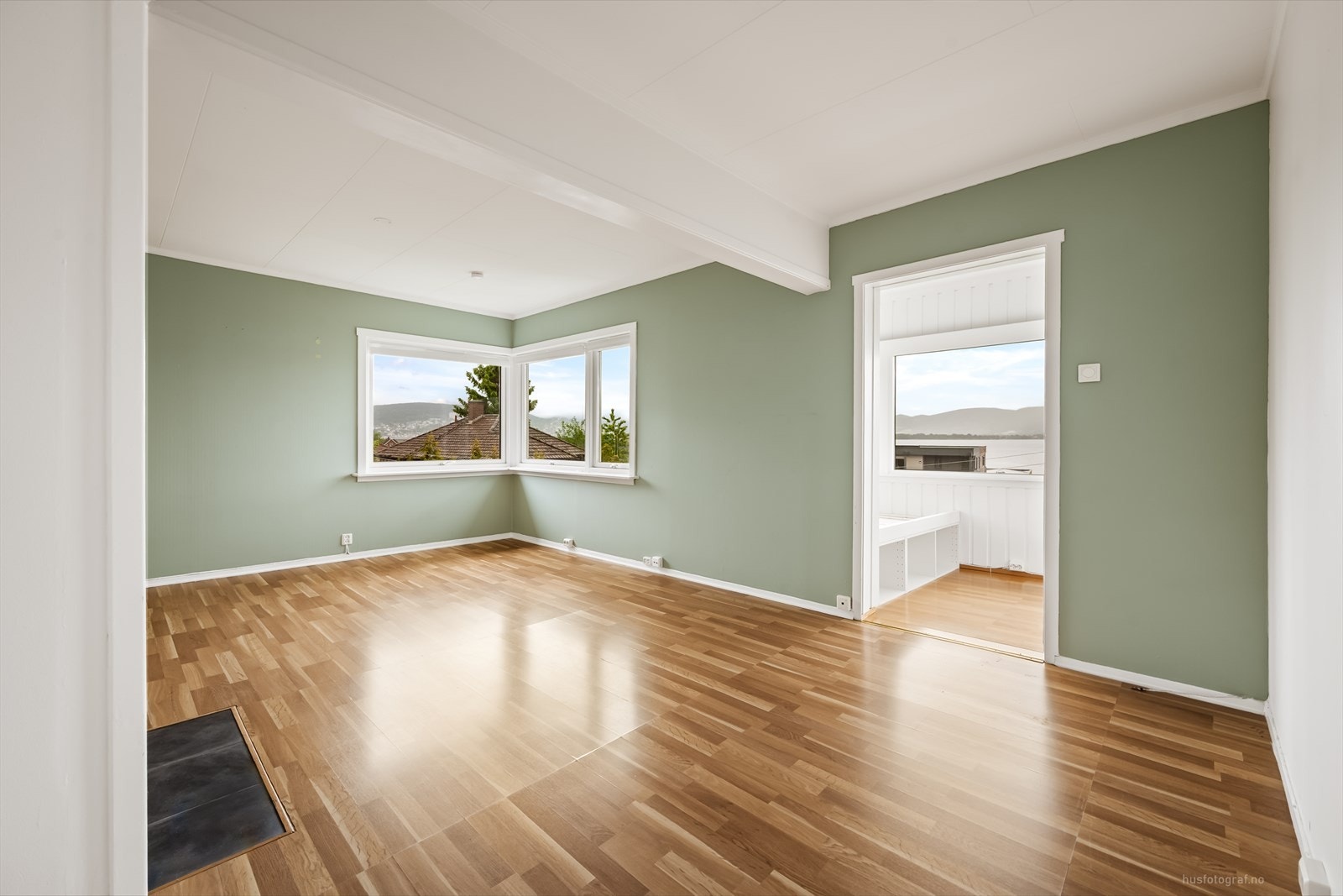 Fra stuen er det utgang til en innbygd veranda på 12 kvadratmeter. Galleribilde