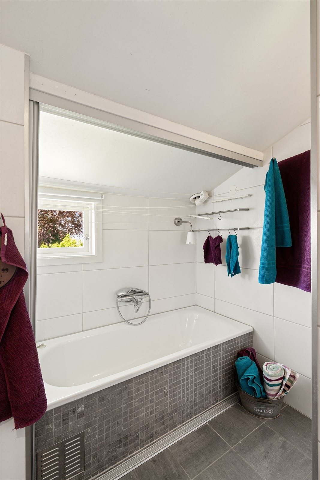 Badet ble pusset opp i 2008 og er flislagt. Galleribilde