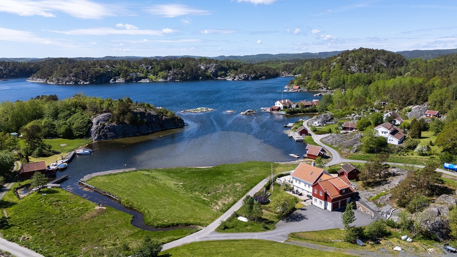 Utsikten mot Stuttifjorden og mot Blindleia. Galleribilde