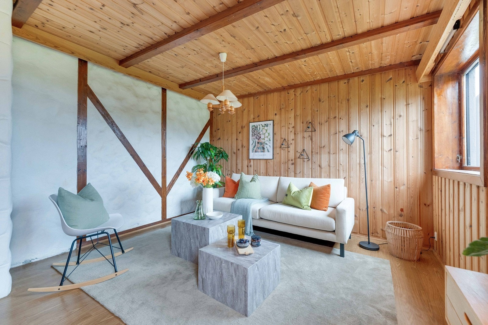 Med egen inngang er dette et perfekt rom for ungdommene i huset Galleribilde