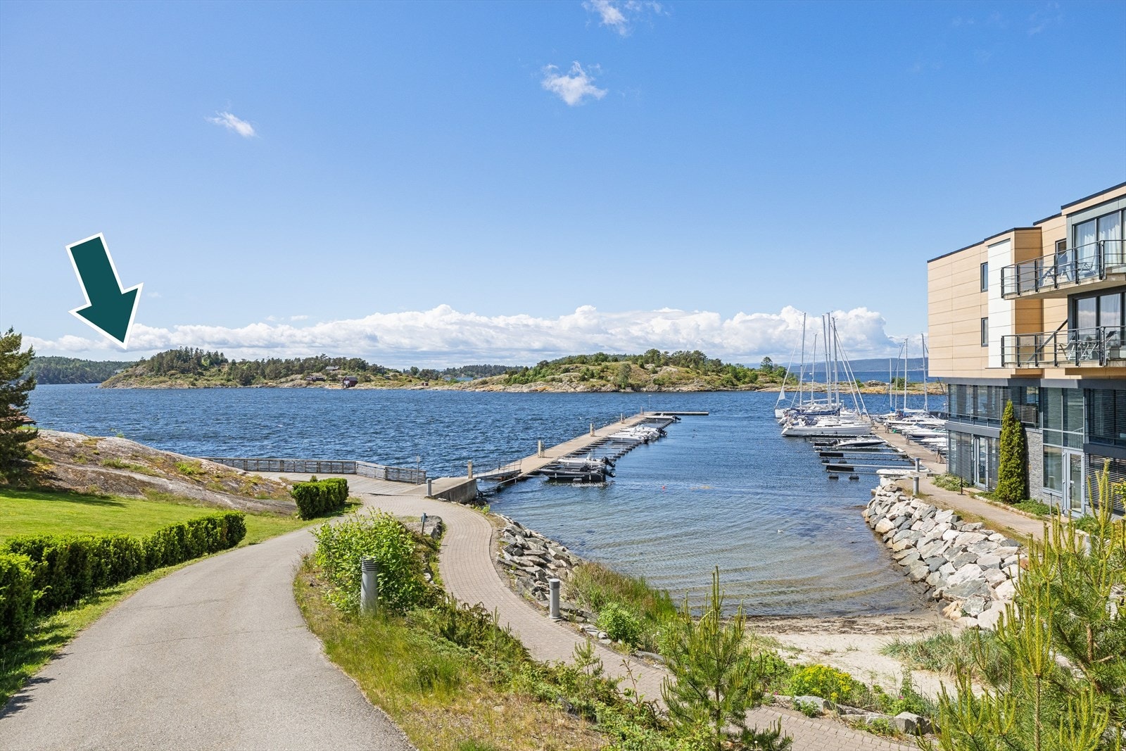 Son sentrum og marinaen er lett tilgjengelig med båt. Galleribilde