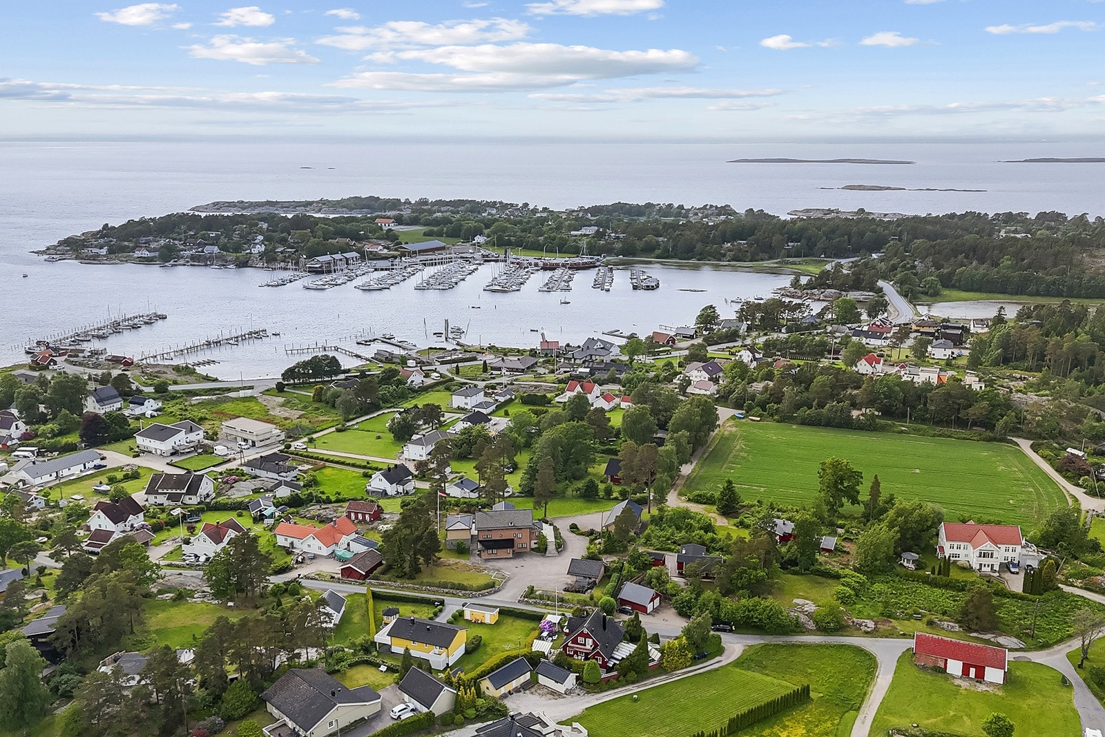 Eiendommen fremstår innholdsrik og godt tilpasset familieliv. Galleribilde