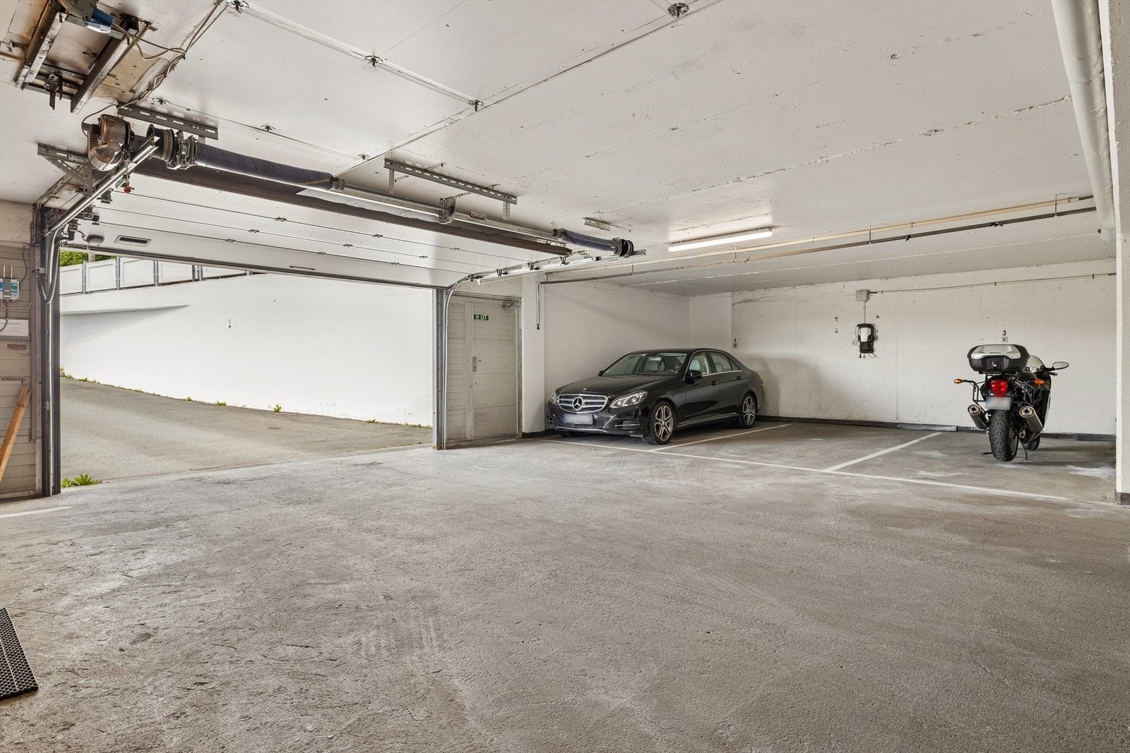 Garasjeplass samt bod i felles anlegg Galleribilde
