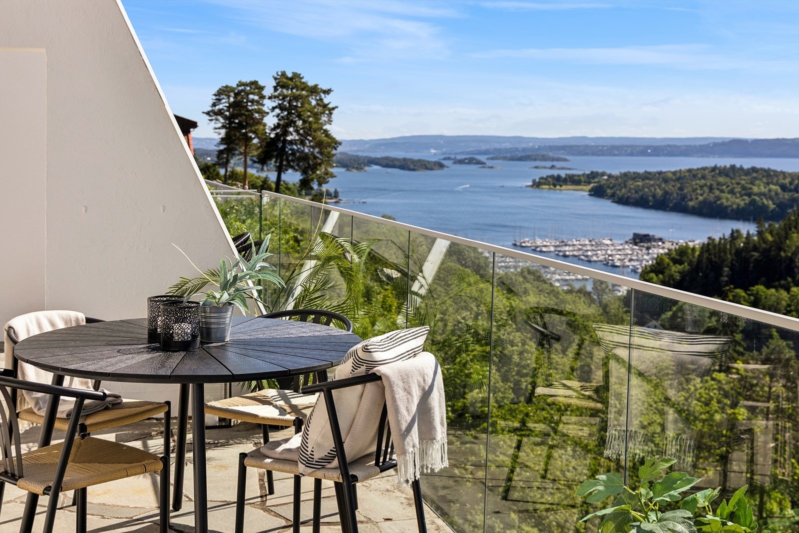 Nydelig utsikt ut over Leangbukta og Oslofjorden Galleribilde