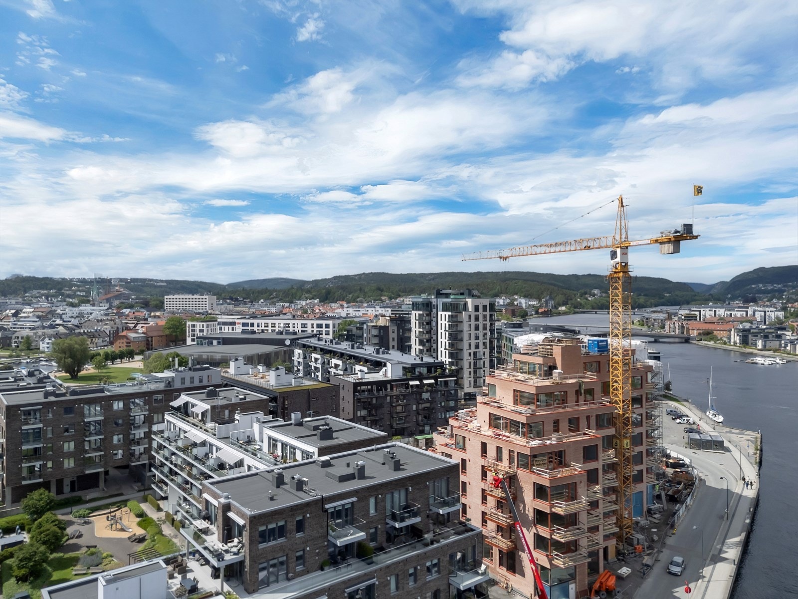 Dronebilde over området - Dette er og blir et av Kristiansand fineste og beste områder Galleribilde