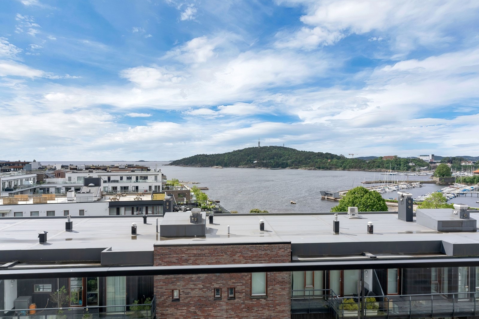 Men sin høye og fantastiske beliggenhet opplever du hele Kristiansand fra luften Galleribilde