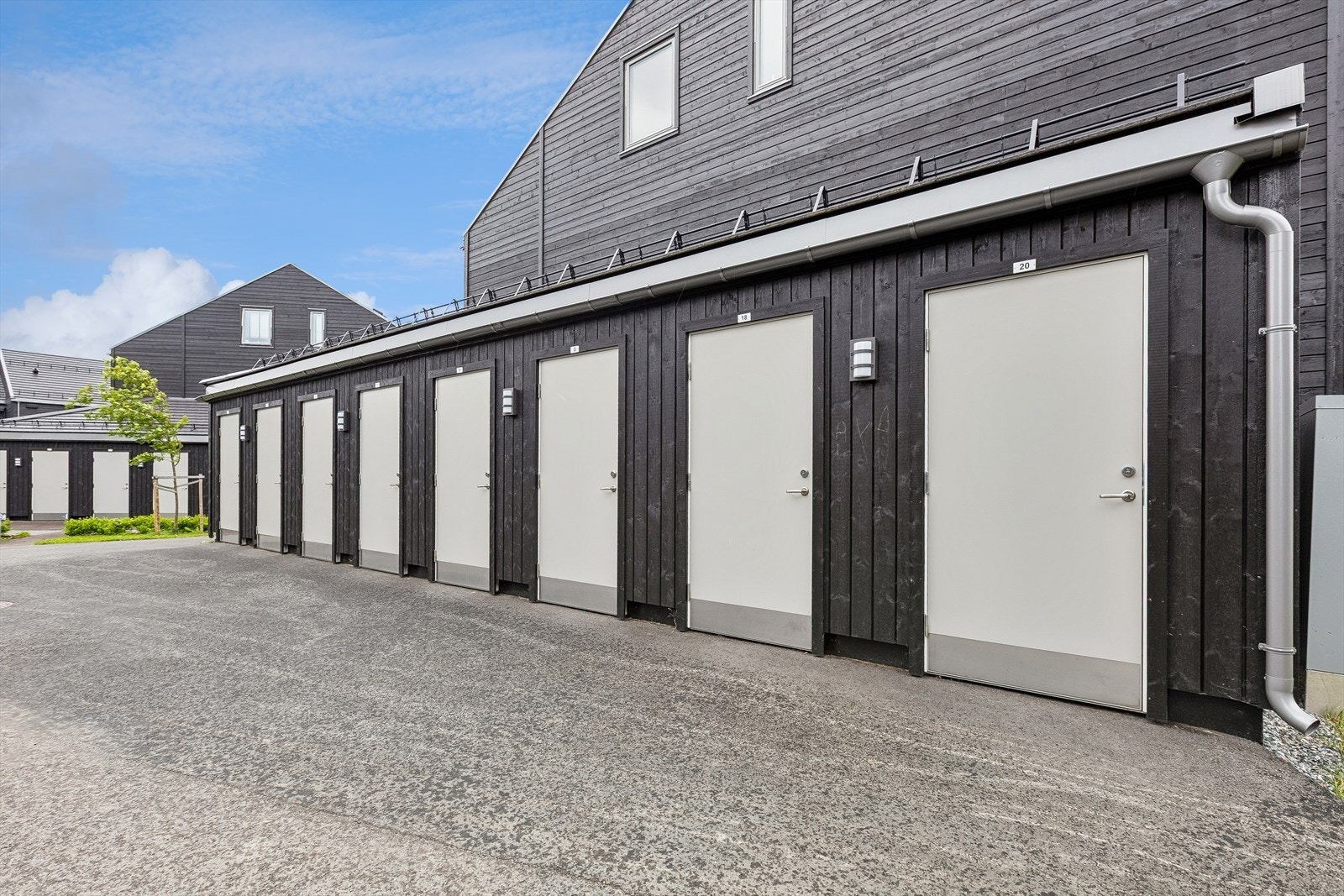 Leiligheten disponerer en utvendig bod for ekstra lagringsplass. Galleribilde