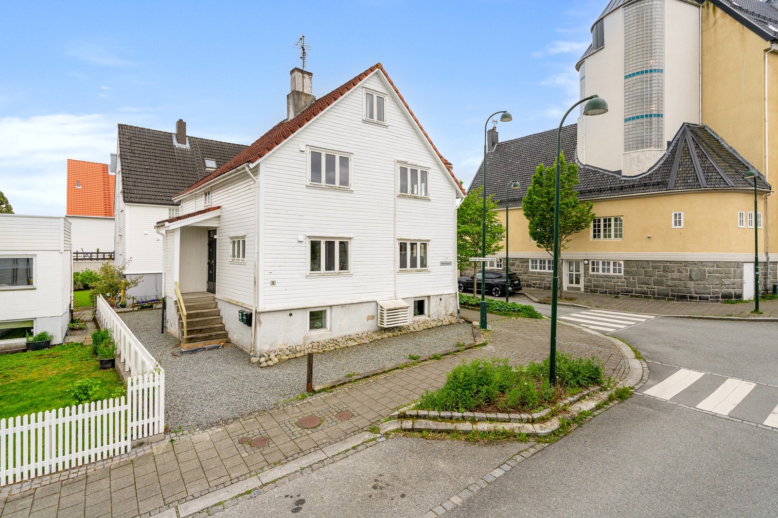 Boligen ligger like ved Nylund skole. Galleribilde