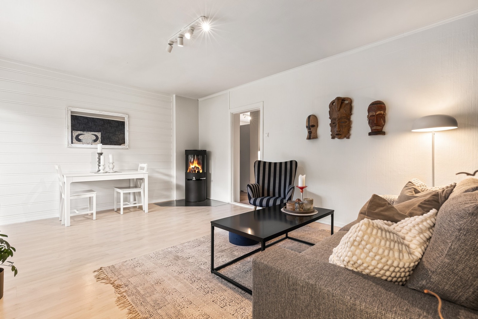 Hele leiligheten er holdt i et lyst og moderne fargevalg som gir en god atmosfære. Galleribilde