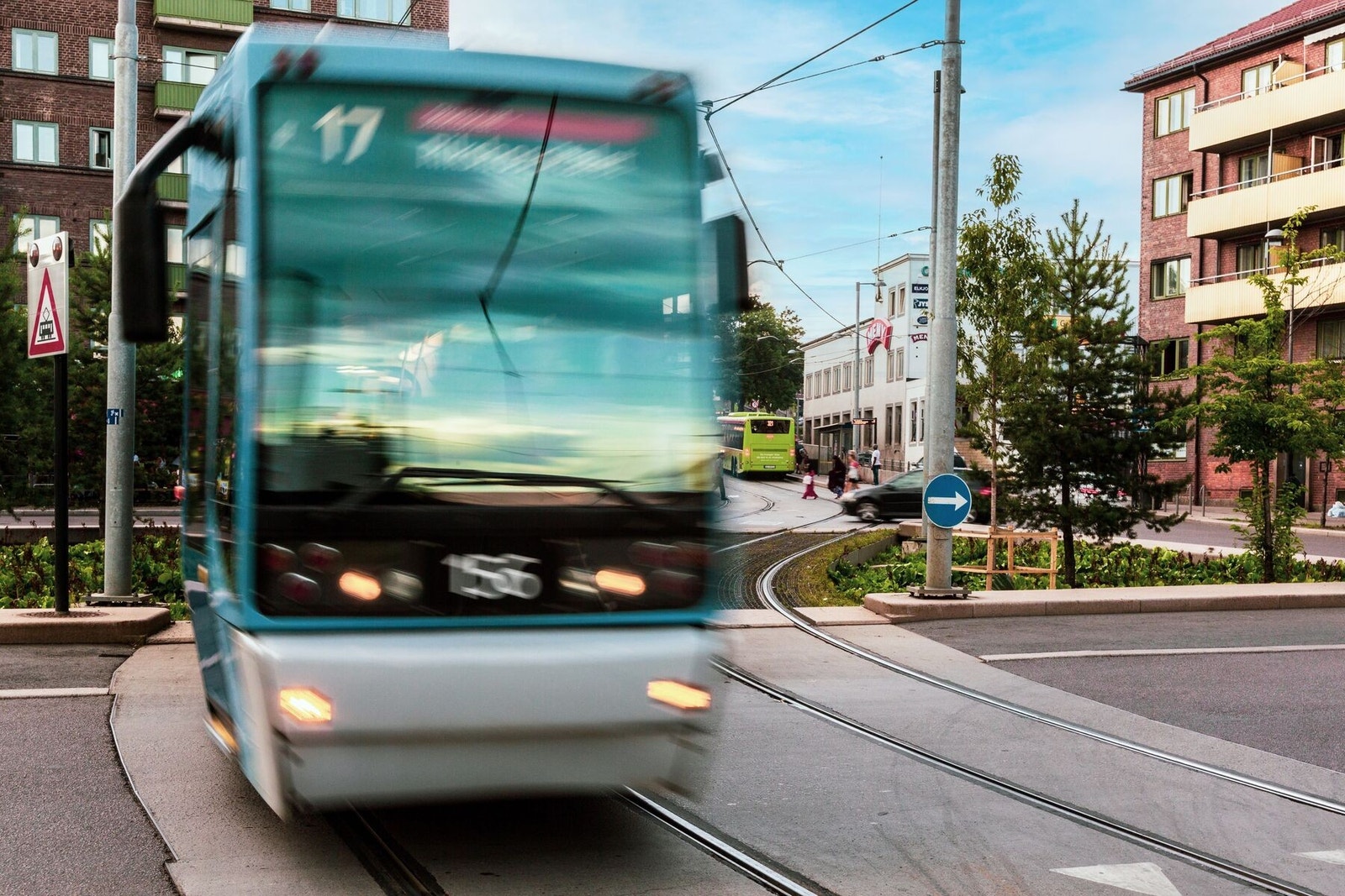 Nærområdet - Carl Berners plass er et knutepunkt for kollektivtransport med trikk, t-bane og bussforbindelser. Galleribilde