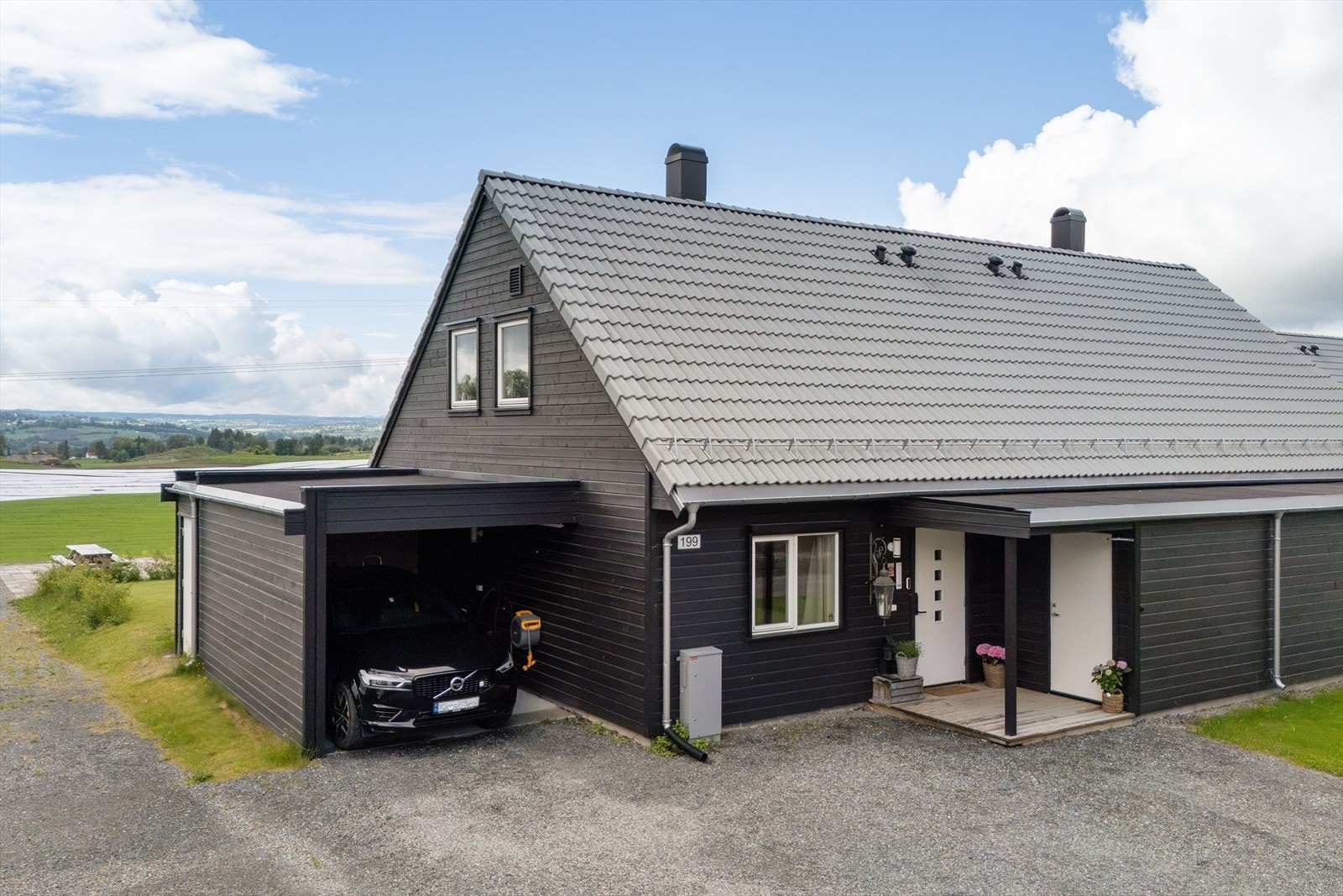 Koselig halvpart av tomannsbolig med fin tomt. Galleribilde