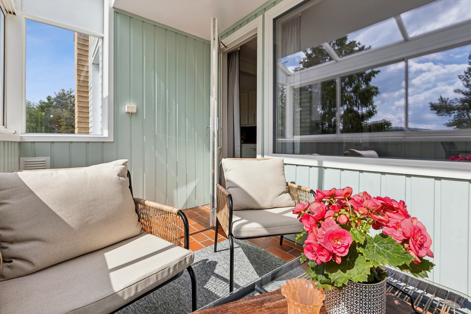Innglasset balkong som kan brukes både sommer og vinter. Galleribilde