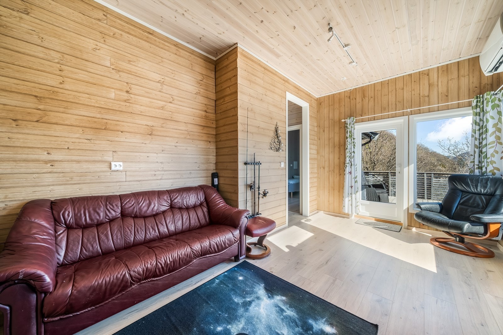 Også fra denne stuen er det utgang til terrassen. Galleribilde