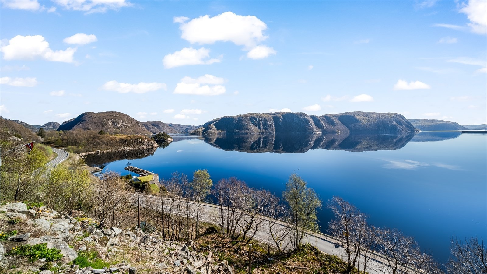 Landskapet rundt Åptafjorden. Galleribilde