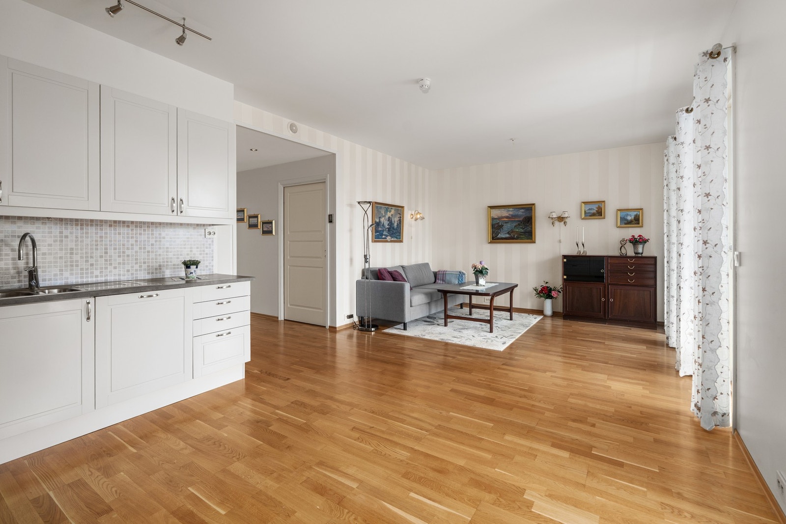 Stue/kjøkken Galleribilde