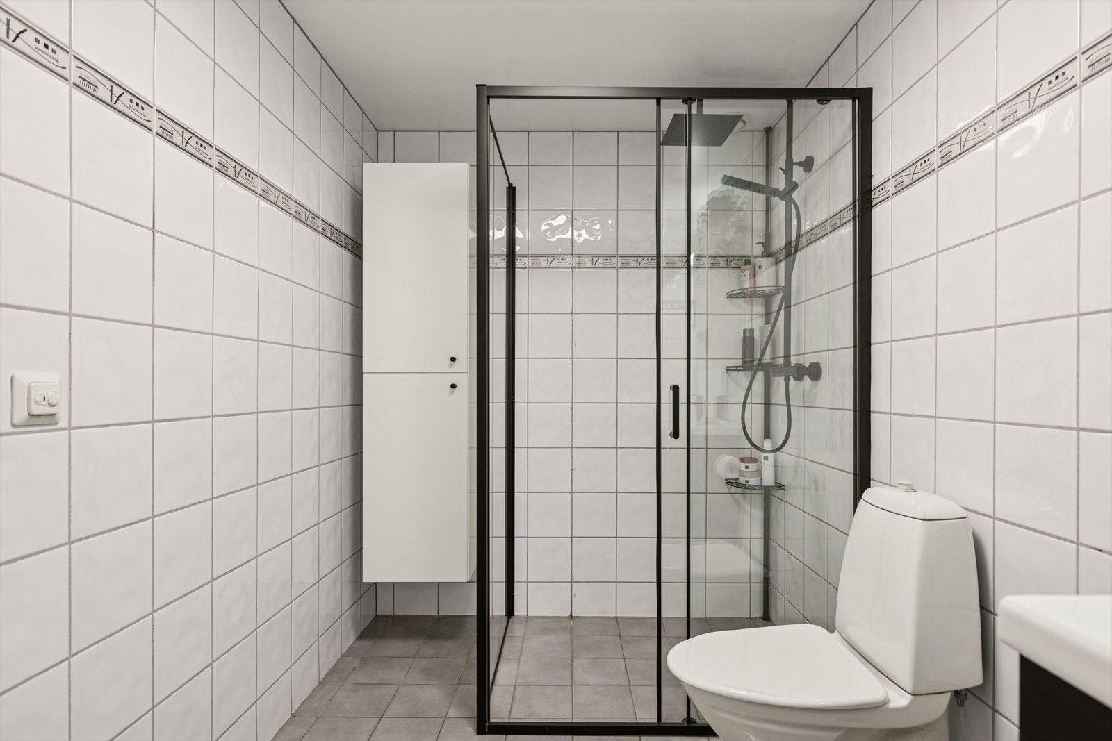 Leiligheten har separat vaskerom med opplegg for vaskemaskin og god lagringsplass. Galleribilde