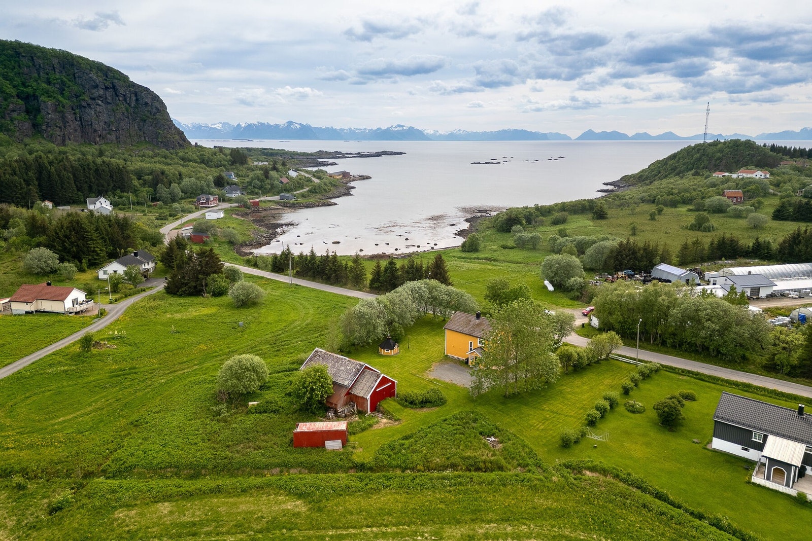 Kort vei til kysten med muligheter for friluftsliv ved sjøen. Galleribilde