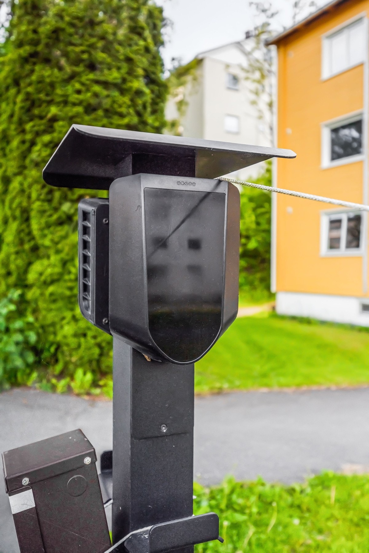 Bilde fra annen parkeringsplass. Plassen som medfølger leiligheten er klargjort for lader! Galleribilde