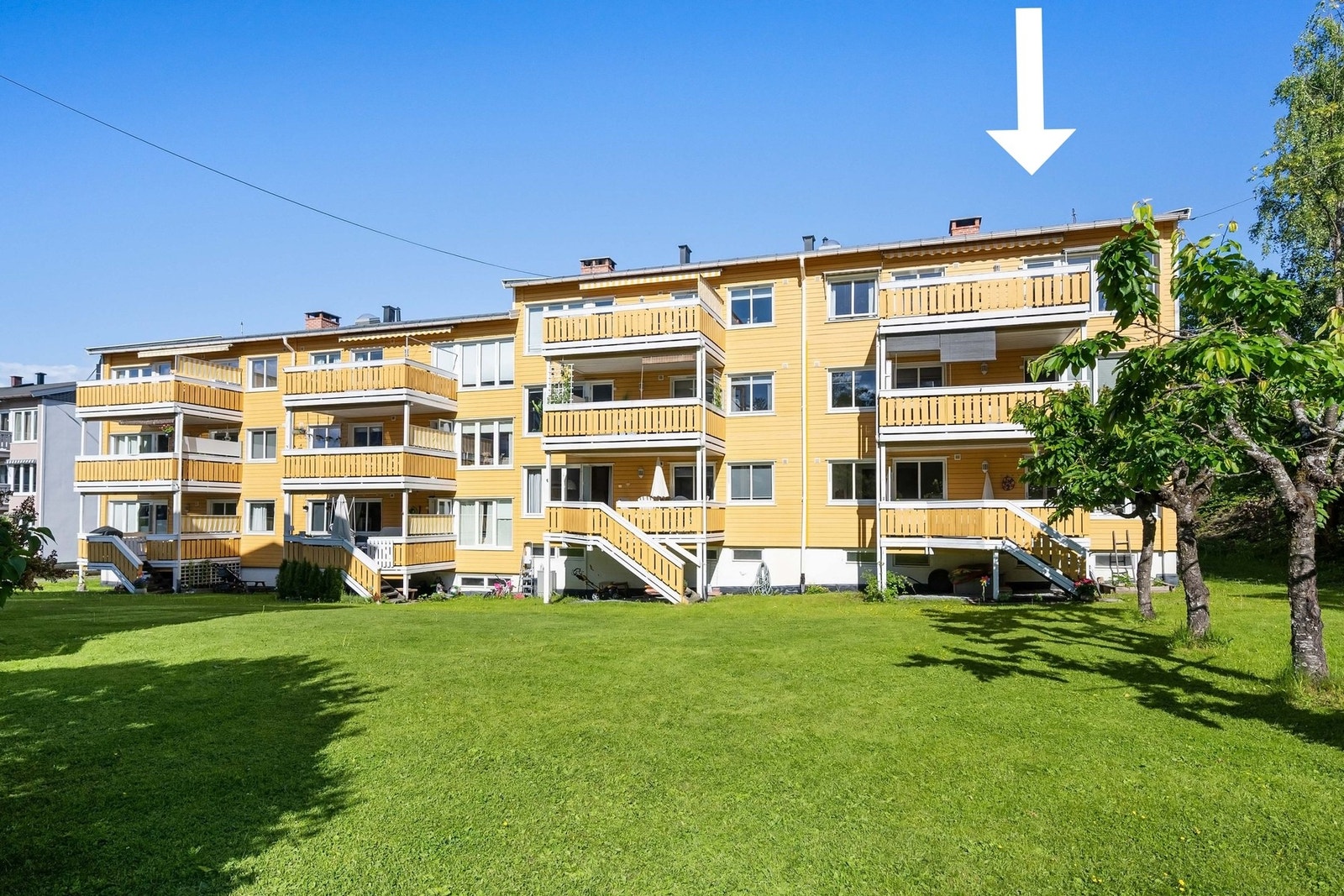 Leiligheten ligger øverst i hjørnet. Lys inn fra 3 sider Galleribilde