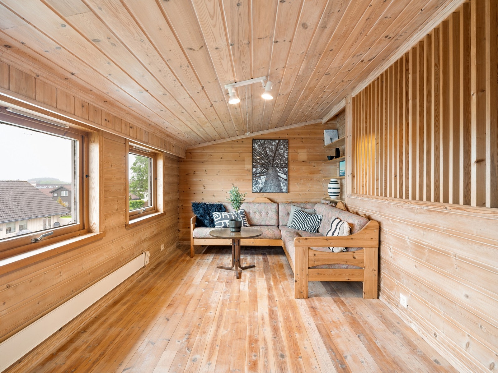 Loftstuen er i dag innredet med flere soner. Galleribilde