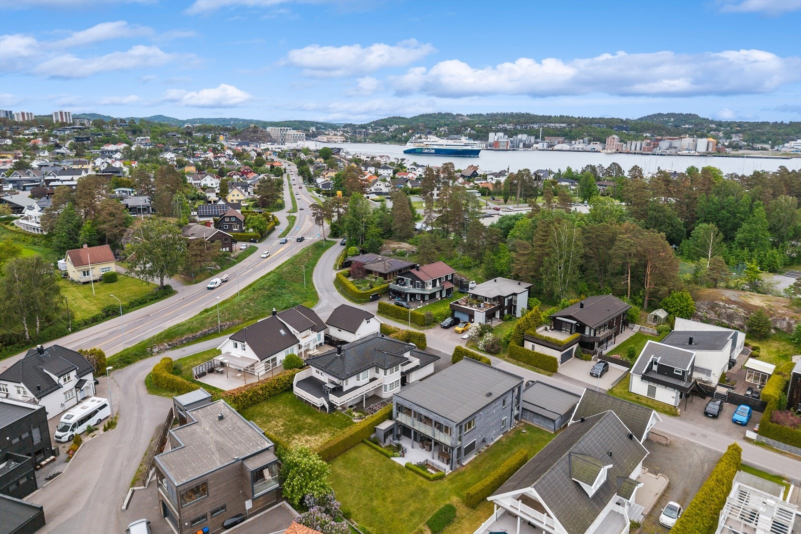 Området byr på gode rekreasjonsmuligheter året rundt. Det er kort vei til flotte turområder med skogsstier, lysløyper og vakre naturomgivelser. Galleribilde