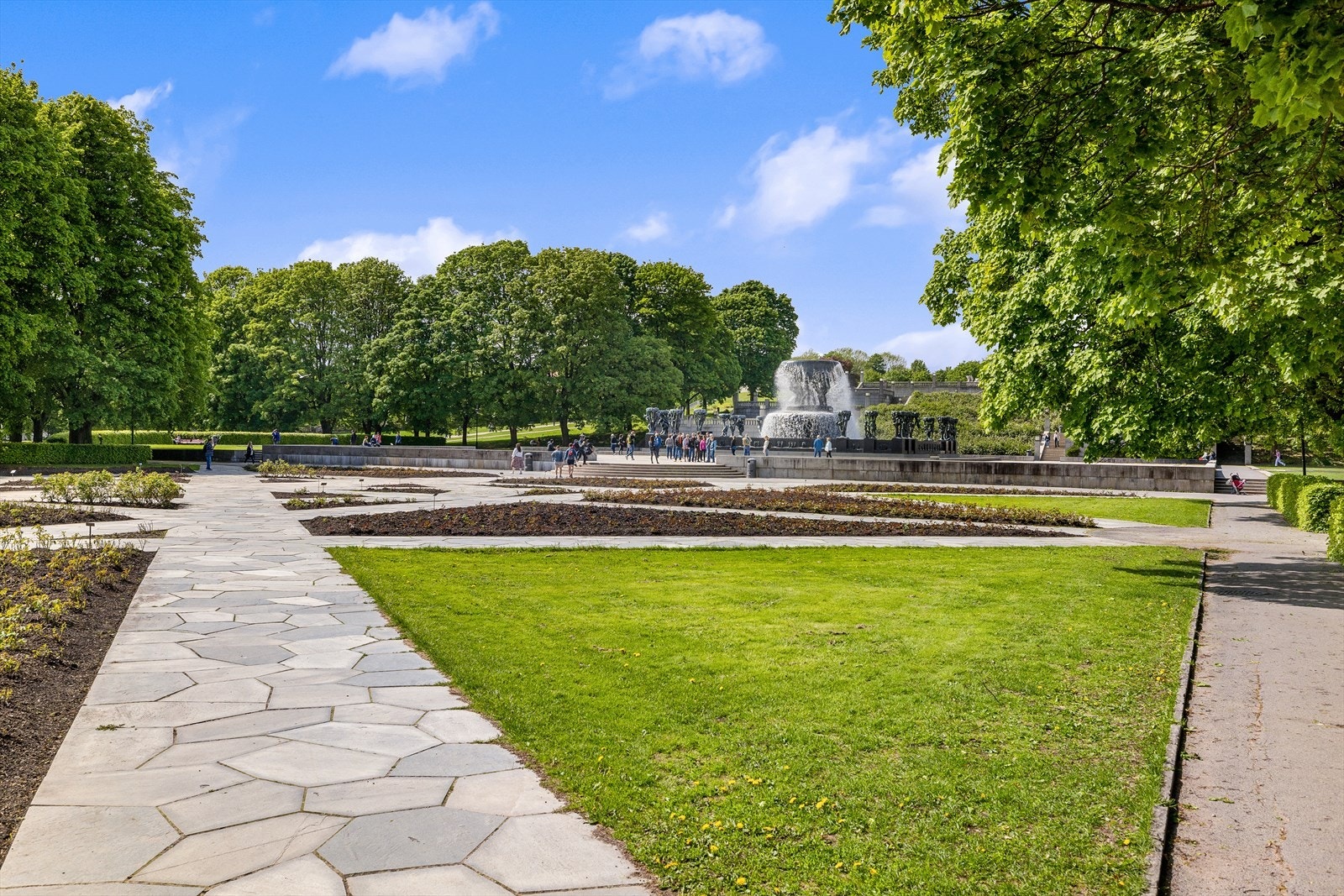 Vigelandsparken ligger få minutter fra leiligheten. Det er en nydelig tursti like utenfor leiligheten som leder deg hele veien til parken. Galleribilde