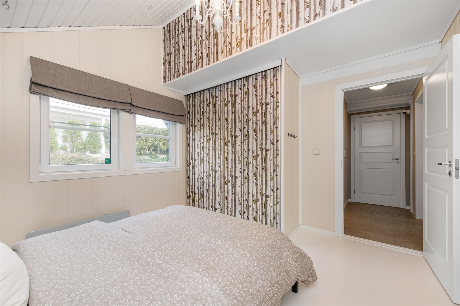 Soverom med innebygget garderobe. Galleribilde