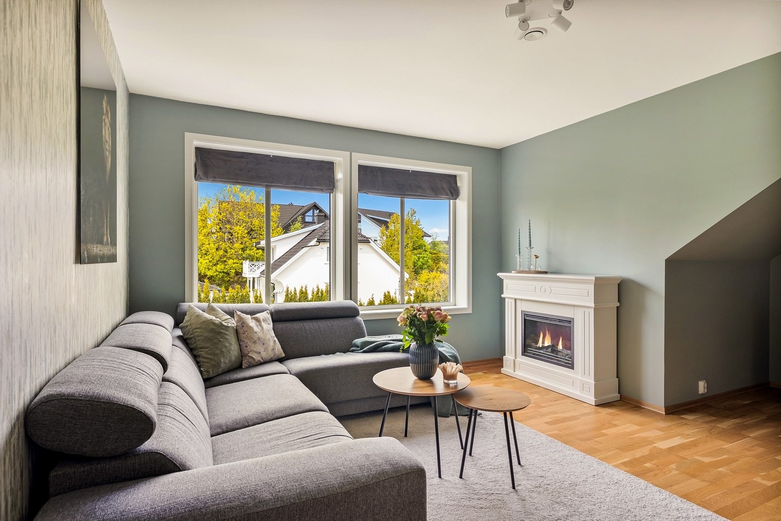 Loftstuen gir ekstra fleksibilitet, perfekt som TV-stue, kontor eller lekerom for barna. Galleribilde
