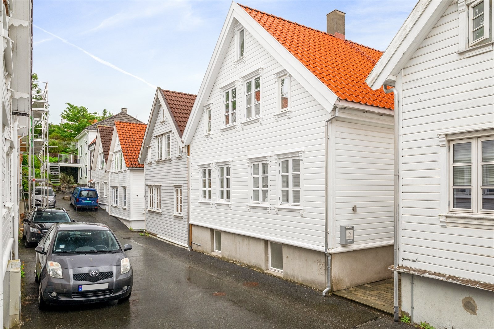 Rolig gate med sentral beliggenhet, kun kort gangavstand til Pedersgata med et bredt utvalg av restauranter og take-away. Galleribilde