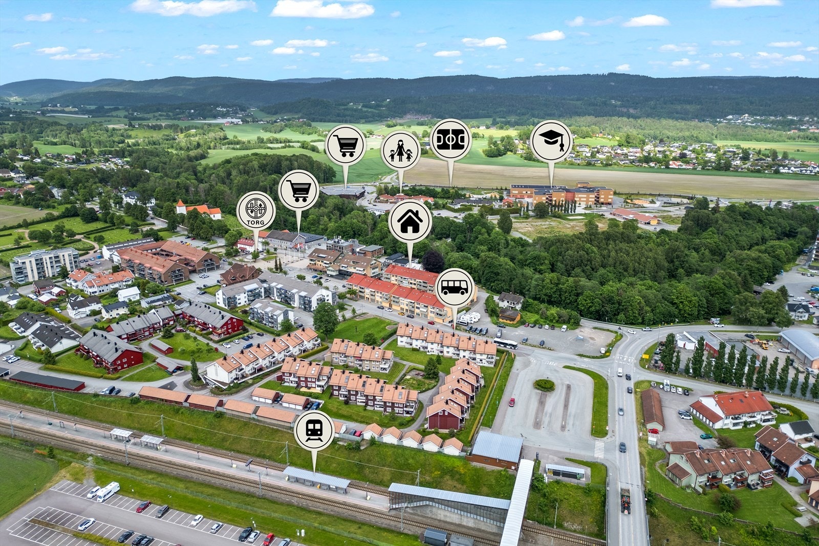 Her bor du midt i smørøyet med en svært sentral beliggenhet i Sande sentrum med gangavstand til de fleste servicetilbud. Galleribilde