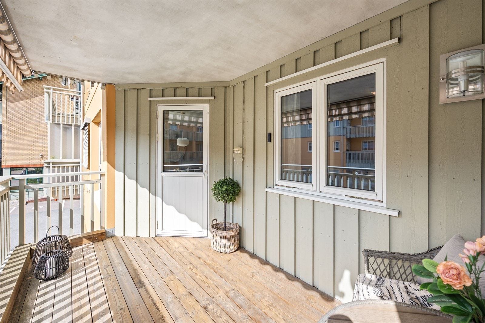 Utgang til balkongen fra stuen. Galleribilde