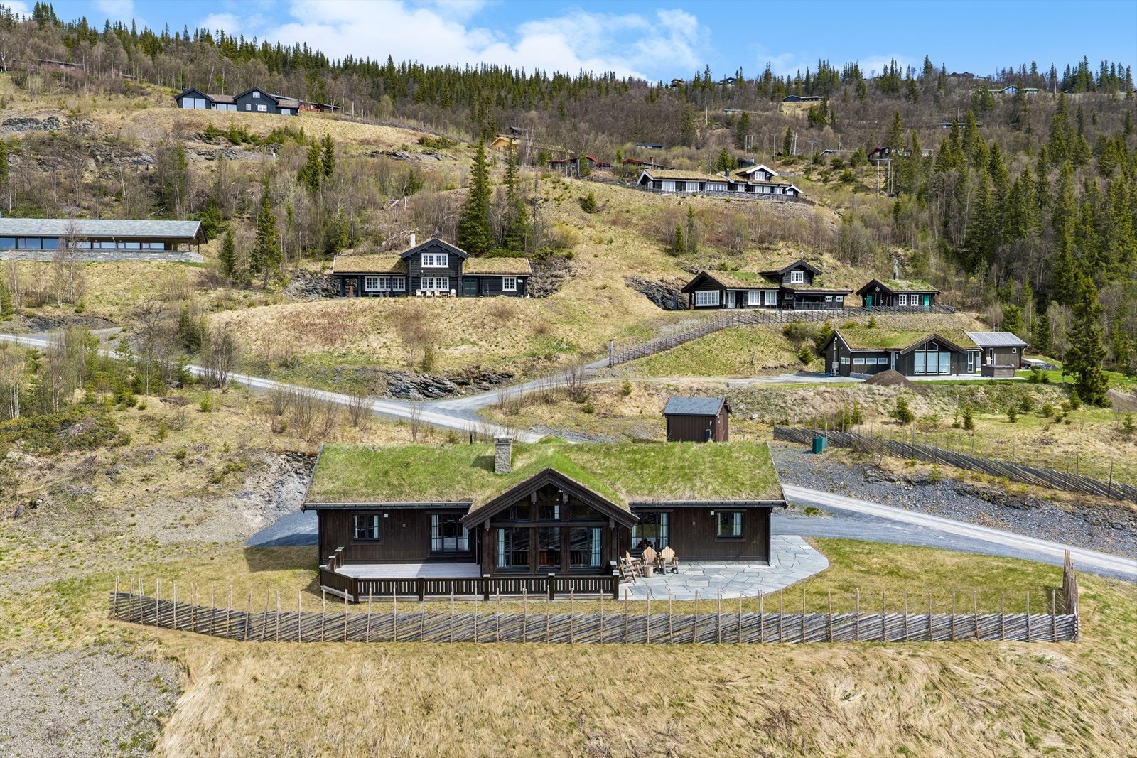 En av de store kvalitetene ved eiendommen er den enkle tilgangen til aktiviteter - her kan du spenne på deg skiene rett utenfor døren og ta turen ut i et omfattende løypenett. Galleribilde