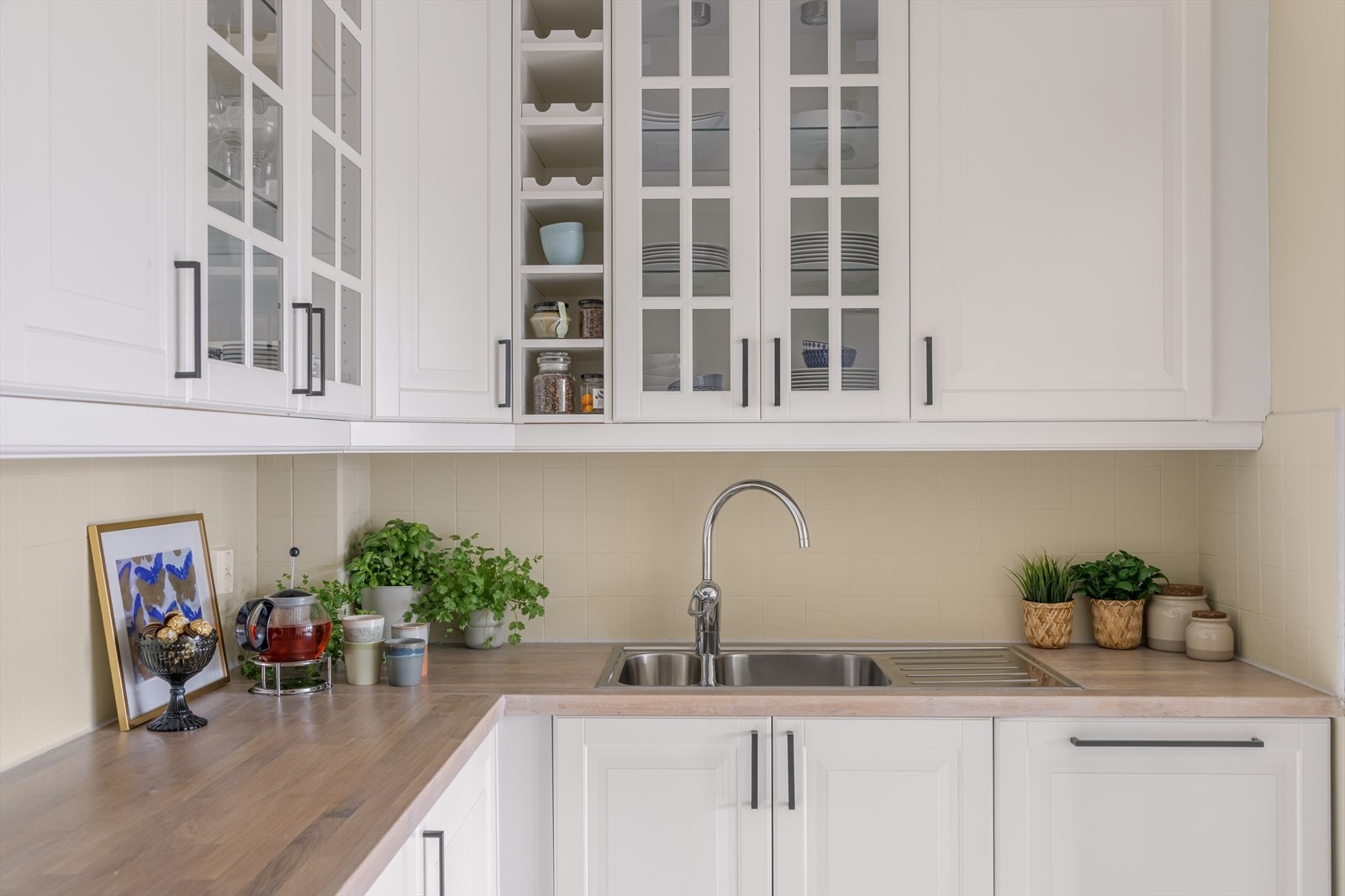 Her har du rikelig med benk- og skapplass. Galleribilde