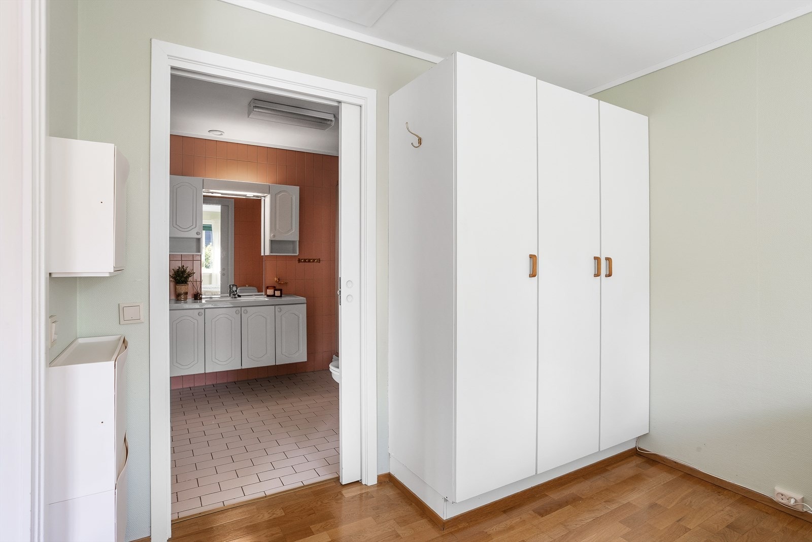 Fra hovedsoverommet er det direkte tilgang til badet. Galleribilde