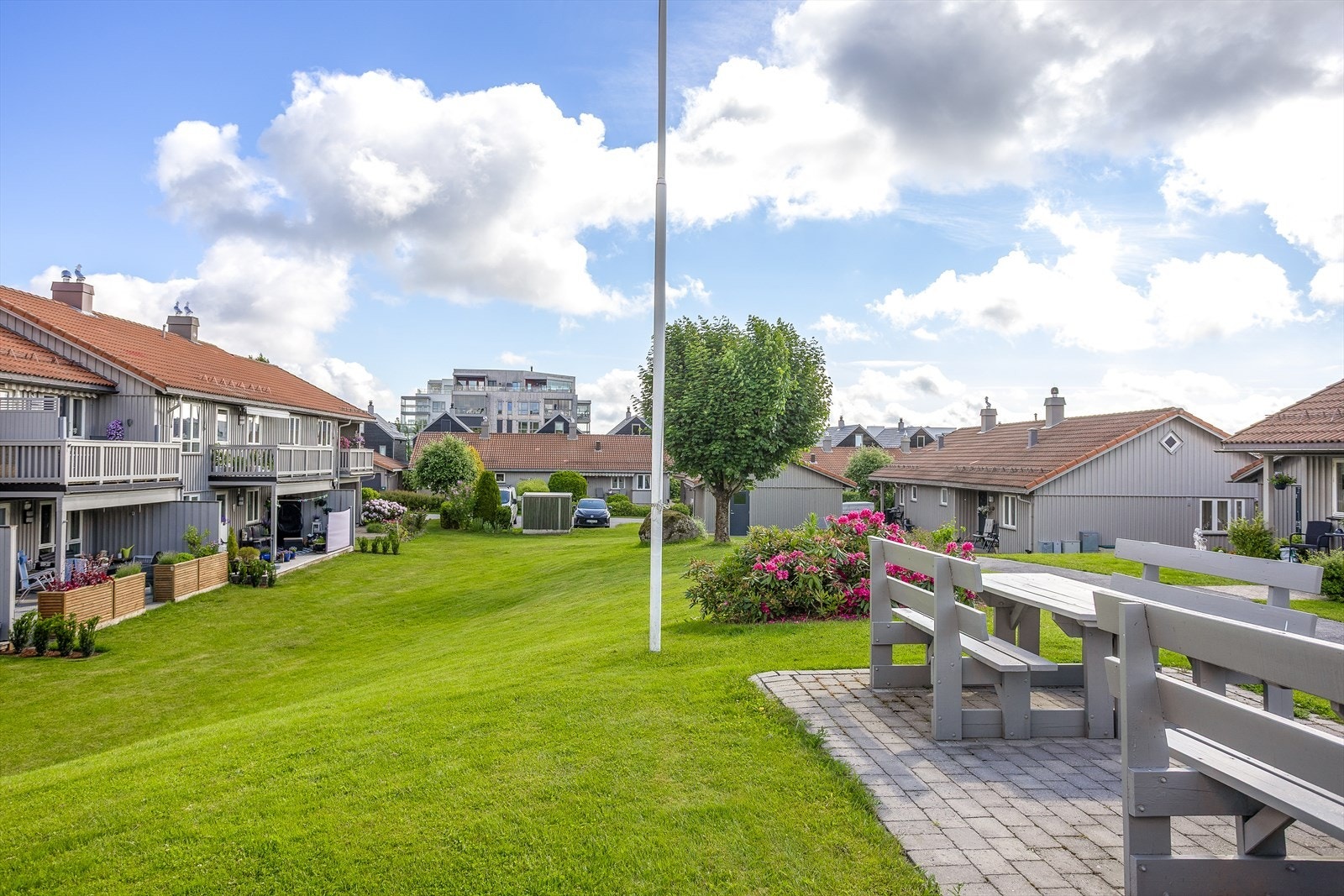 Felles sittegrupper og grøntområder for beboerne. Galleribilde