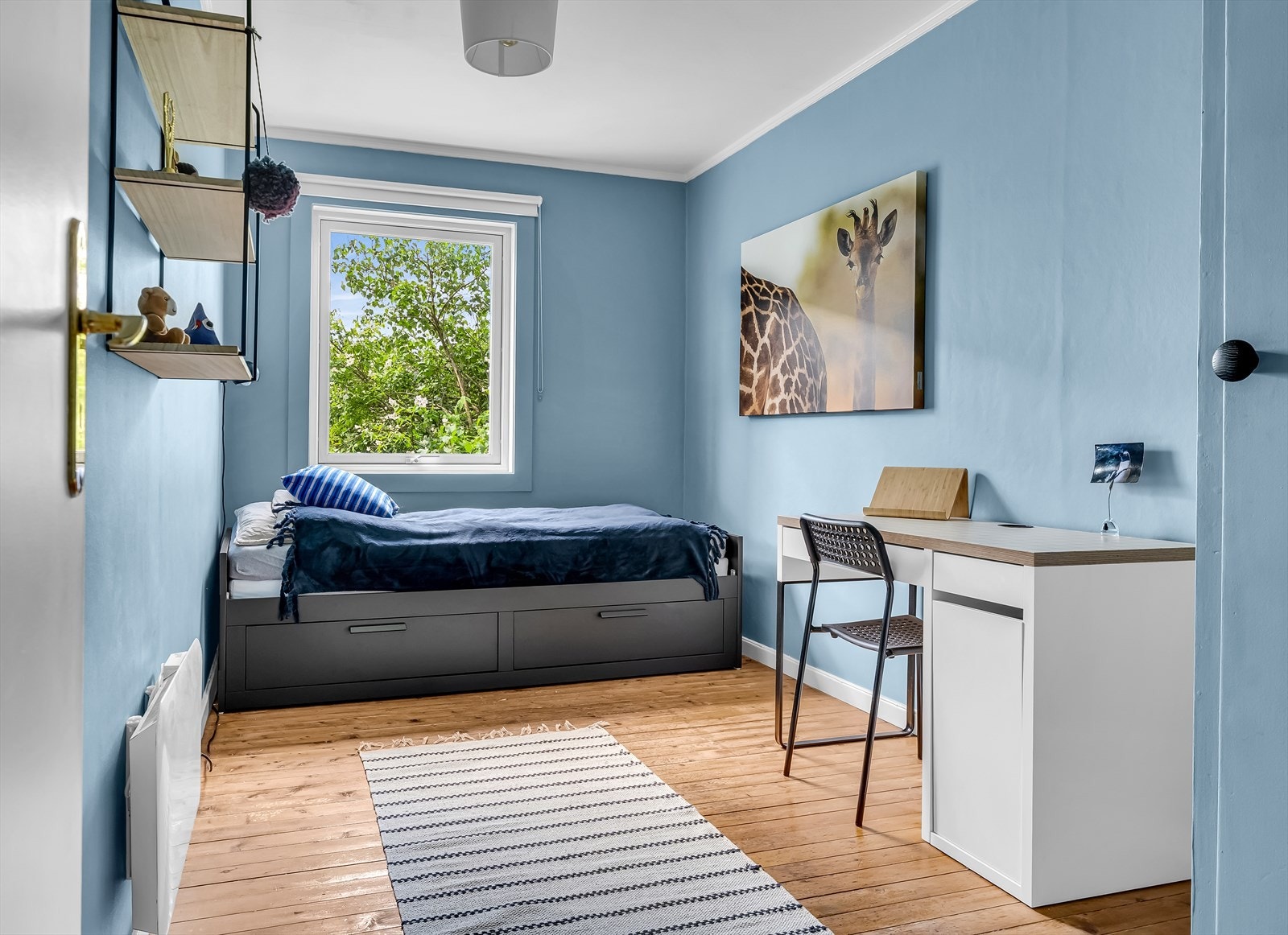 Soverom 2 passer utmerket som barnerom, gjesterom eller kontor - alt etter behov. Galleribilde