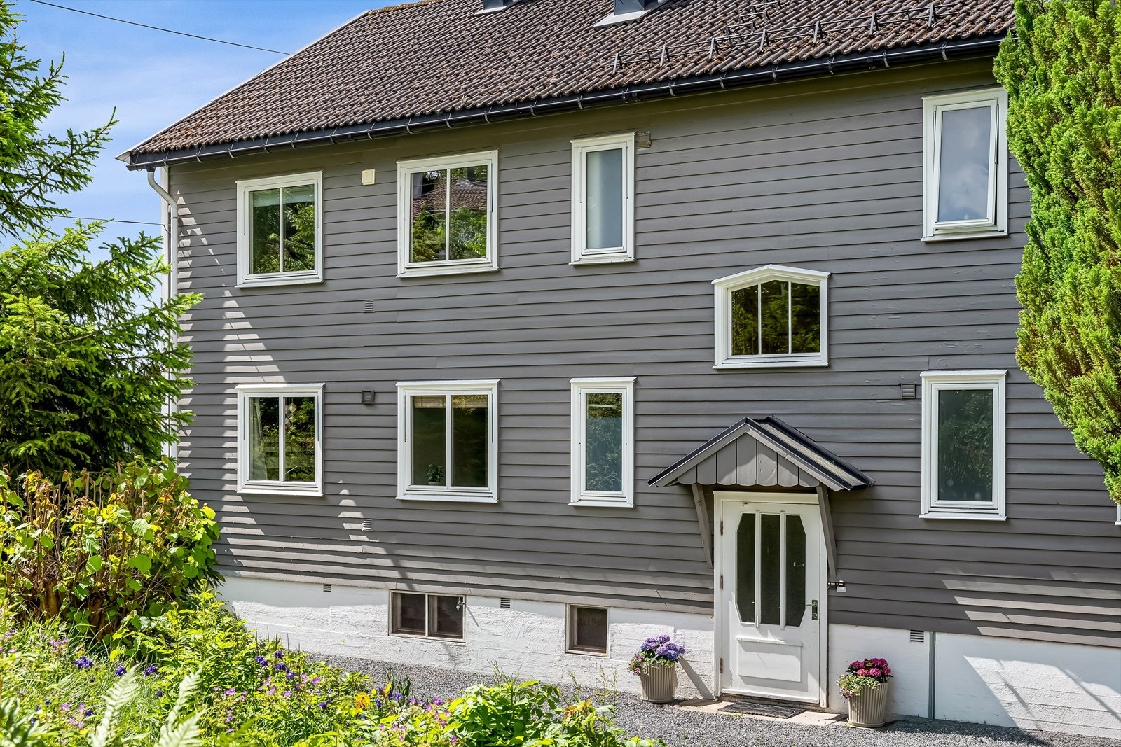 Boligen ligger i et meget attraktivt og barnevennlig område på Hosle. Galleribilde