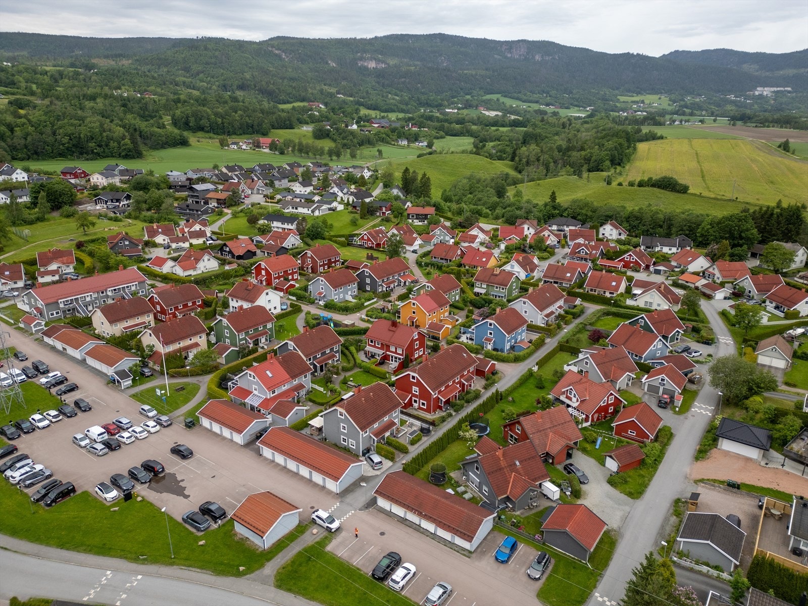 Familievennlig boligområde med kort vei til barnehage og skoler, samt Lierbyen. Galleribilde