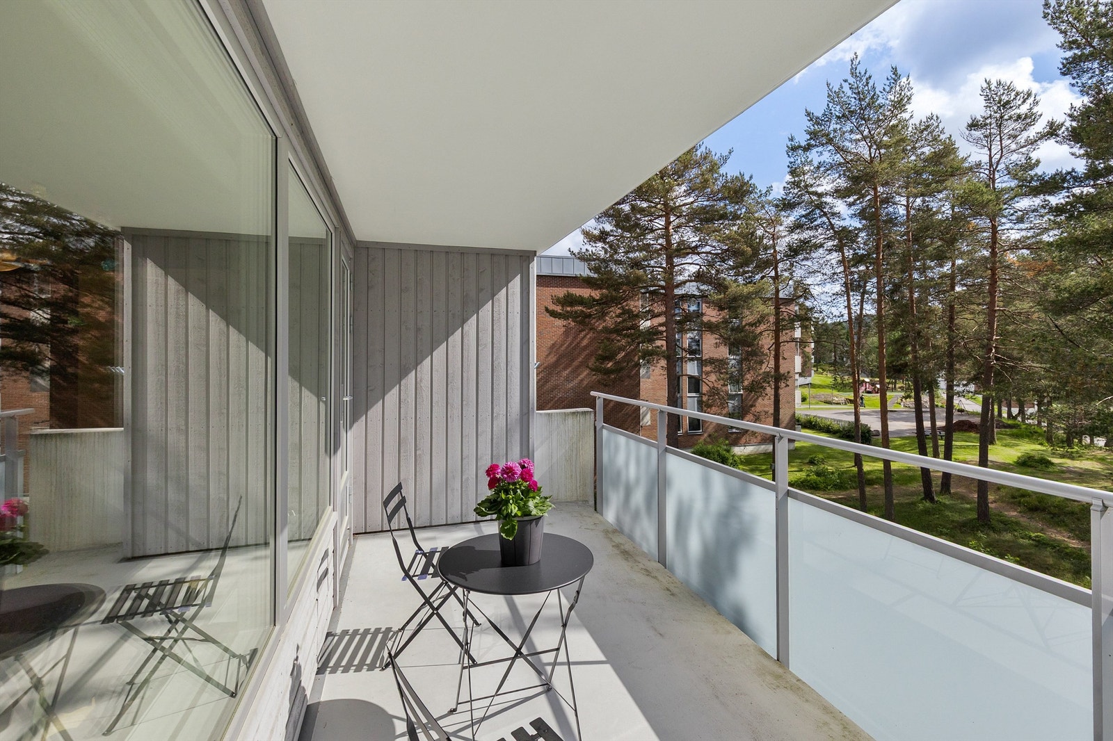Robin Lauritzen v/ Krogsveen ønsker velkommen til Skansen Terrasse 20! Foto: Pål Aanerud Galleribilde